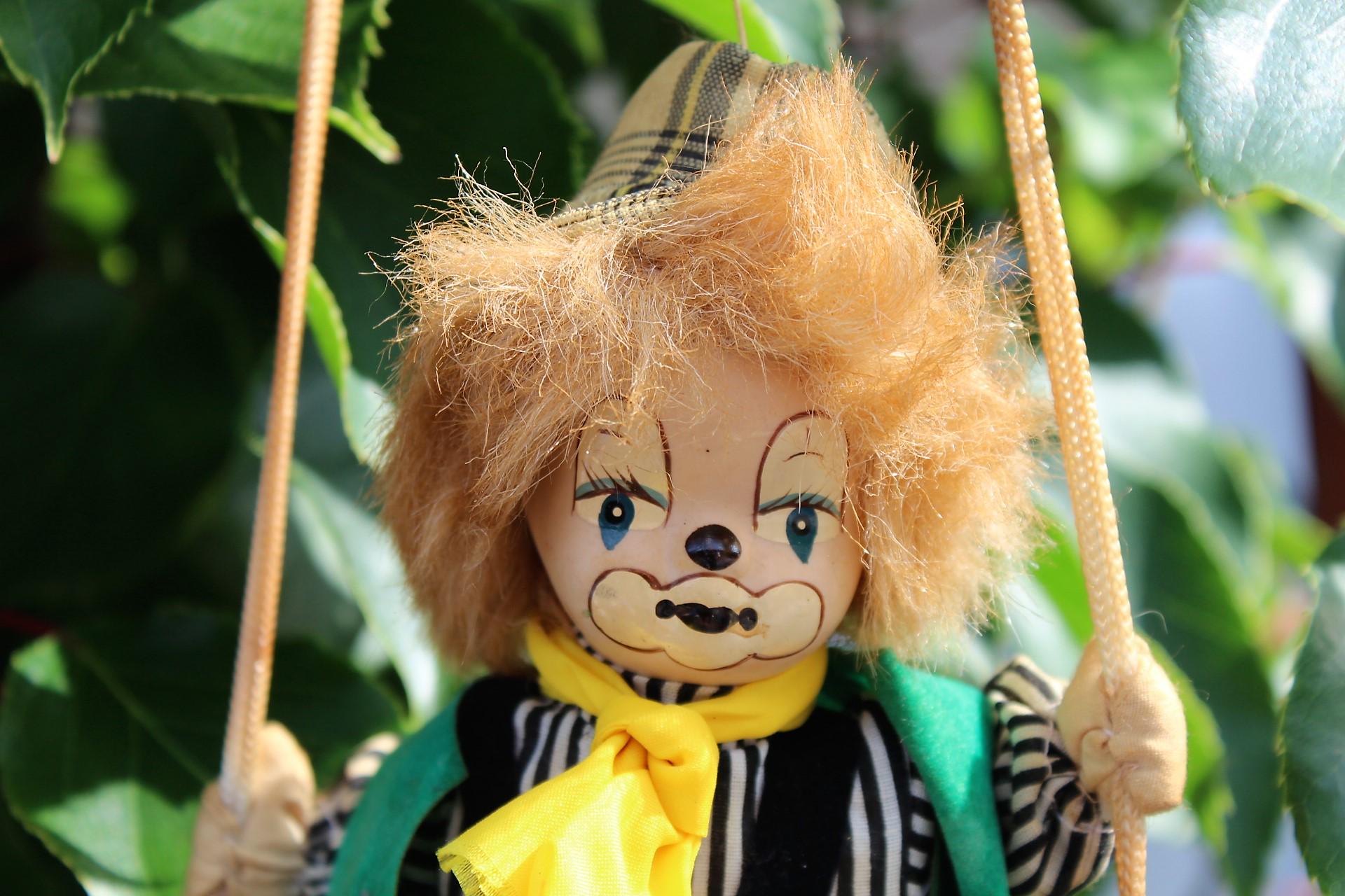 ヴィンテージ ピエロ人形、ピエロの置物、ブランコに乗ったピエロ 