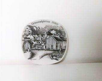 Vintage Collector Porcelain Plate Norway - Norwegian Christmas plate ,grimstadpletten 1980 , figgjo norway , plate Hanging on the wall .