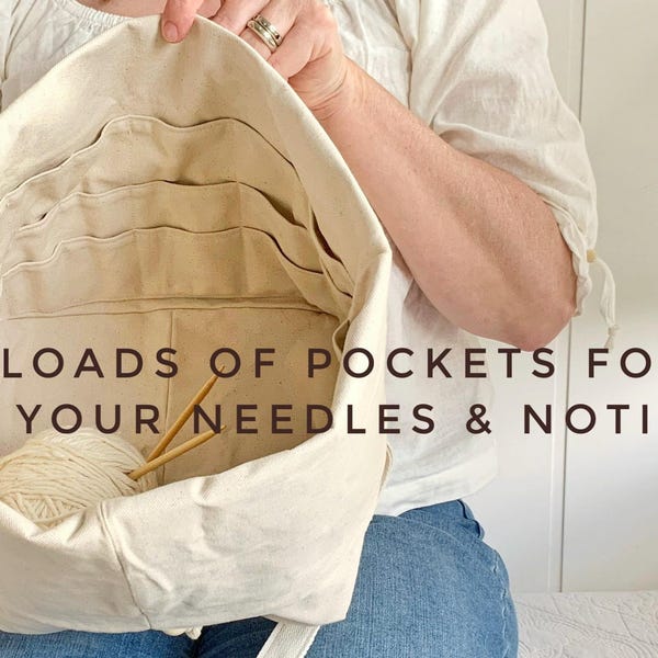 大きめの編み物バッグ。オーガニックコットンキャンバスのオーガナイザー、たくさんのポケット、環境に優しい毛糸収納、ショルダーストラップ付き。編み物好きの方への素敵な贈り物に！