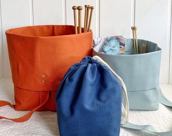 Organic cotton knitting bags.  Large organizer/project bag with many pockets to hold all your supplies. Portable & eco-friendly.  Handmade.