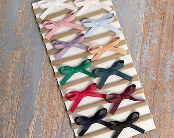 New Baby Bow, Grosgrain Ribbon Bow Headbands, Baby Bows, Infant Bows, Newborn Headbands, Baby Shower Gift, New Baby Girl Gift, Grosgrain