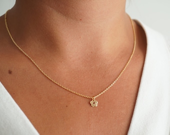 Tiny Daisy Charm Chain Necklace, Minimal Charm Necklace, Gold Flower Charm Necklace, Everyday Necklace, Small Daisy Necklace Flower Necklace