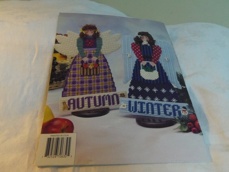 Plastic Canvas Patterns Four Seasons Angels by Annie/'s Attic 1997 Home Decor
