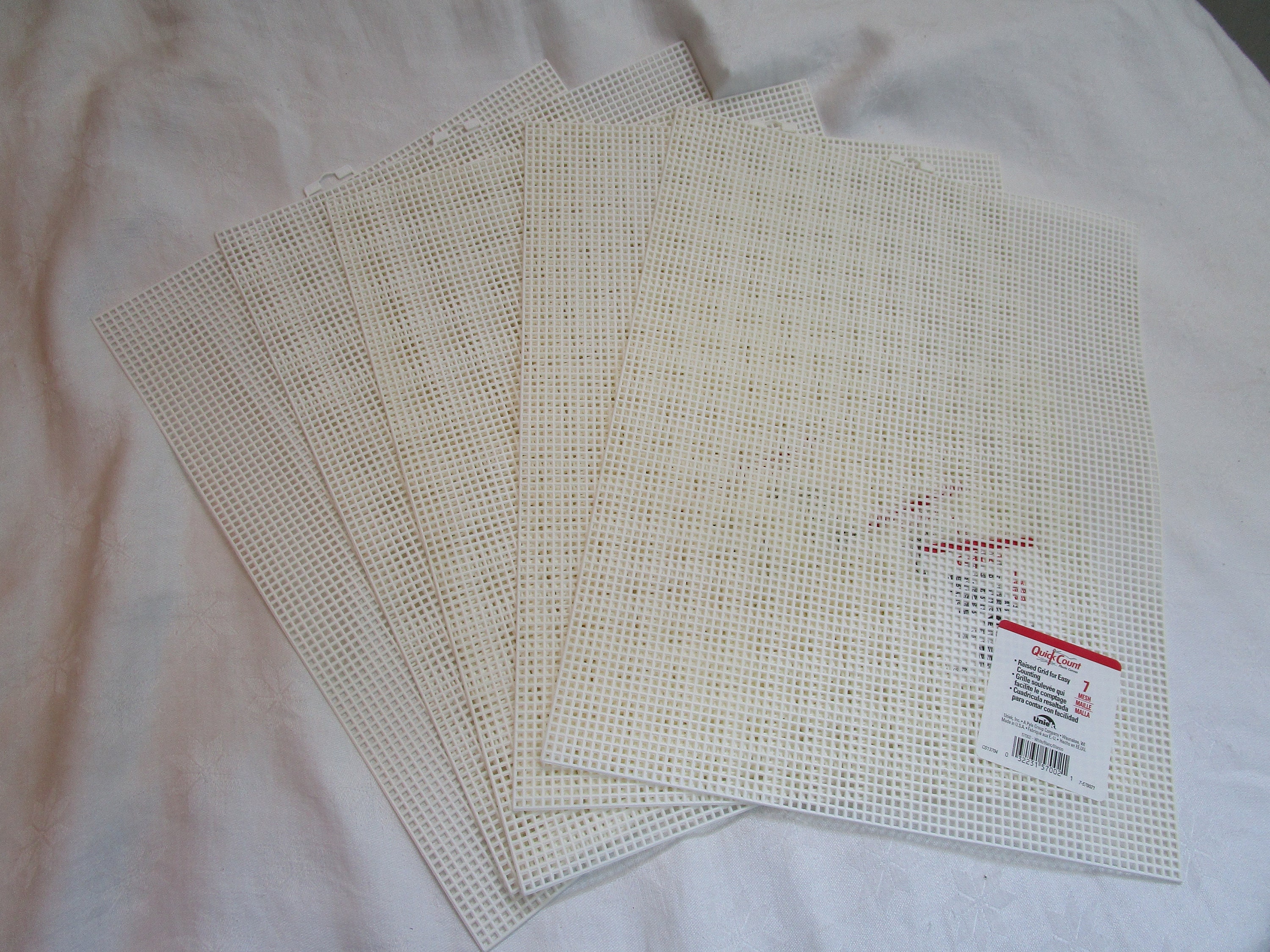 7 Count Plastic Mesh Canvas 10 X 6 Cross Stitch Kids Craft Sewing Supplies  