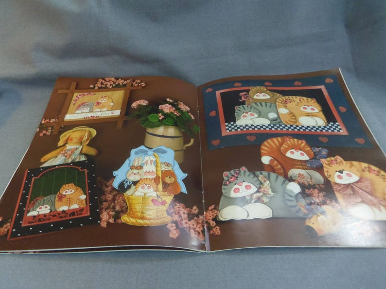 Susan Jill Hall Decorative Painting Stuffed Animals and Dolls and Other Home Decor Paws and Posies 1990 Door Huggers