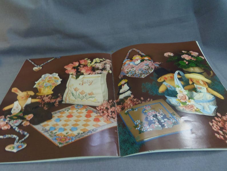 Susan Jill Hall Decorative Painting Stuffed Animals and Dolls and Other Home Decor Paws and Posies 1990 Door Huggers