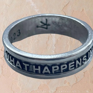 ANILLO "Lo que pasa en Las Vegas se queda en Las Vegas" Plata 925 - Personalizable con otras escrituras
