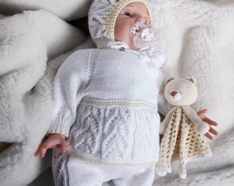 Ropa de algodón tejida para recién nacidos. Conjunto blanco de bebé para las fiestas. Set de regalo hecho a mano para baby shower. Primer conjunto para bebé. Conjunto de bautizo para bebé.
