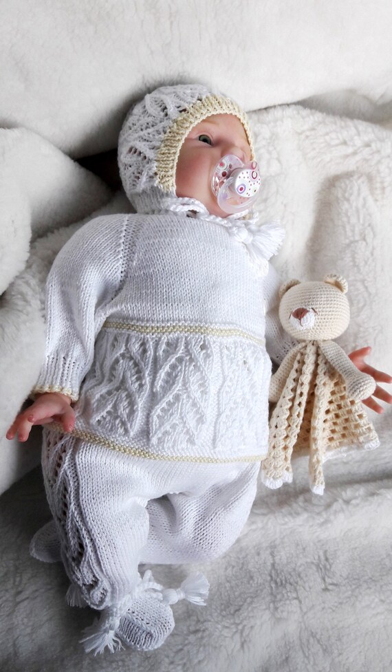 white knitted newborn outfit