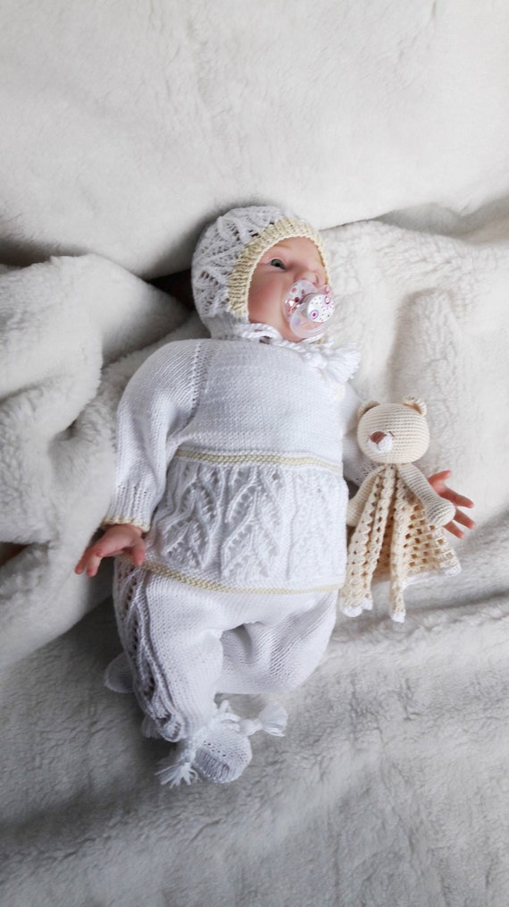 babies first outfit