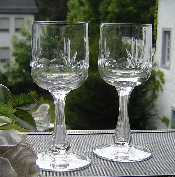 2 antique southern wine glasses with cut and air bubble - collector's items  from the 20s/30s - perfect condition - worth preserving - nice gift
