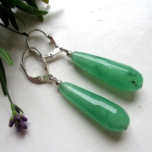 Eleganti orecchini di design in argento 925 - crisoprasio sfaccettato - lunghi 5,5 cm - verde chiaro - classici -