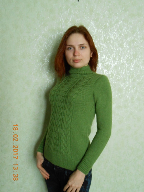 women's green sweater