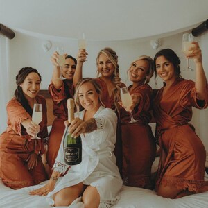 Bridesmaid Robes Set of 4,5,6,7,8,9,10,11,12,13,14,15, Silk Bridesmaid Robes, Bridesmaid Gift, Bridal Robes, Wedding Robes, Lace Satin Robes zdjęcie 16
