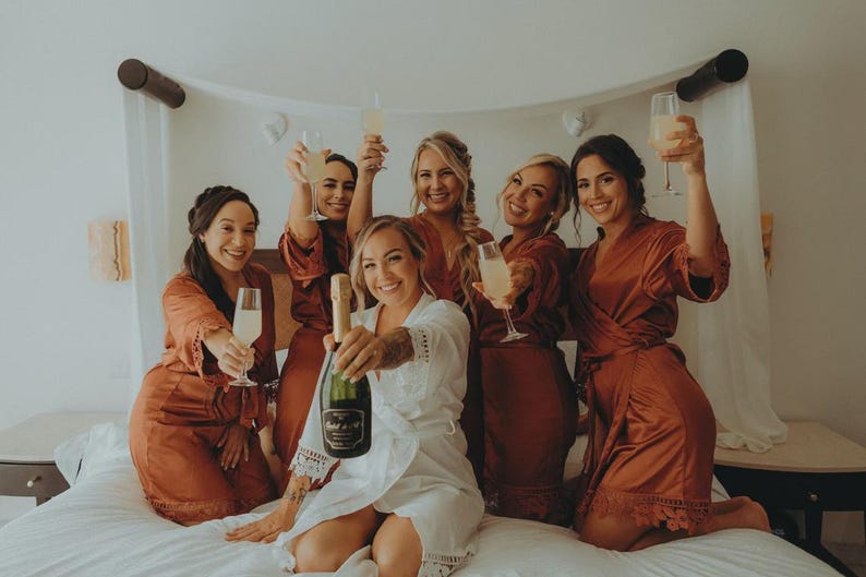 Bridesmaid Robes Set of 4,5,6,7,8,9,10,11,12,13,14,15, Silk Bridesmaid Robes, Bridesmaid Gift, Bridal Robes, Wedding Robes, Lace Satin Robes zdjęcie 16