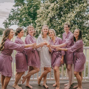 Bridesmaid Robes Set of 4,5,6,7,8,9,10,11,12,13,14,15, Silk Bridesmaid Robes, Bridesmaid Gift, Bridal Robes, Wedding Robes, Lace Satin Robes zdjęcie 17