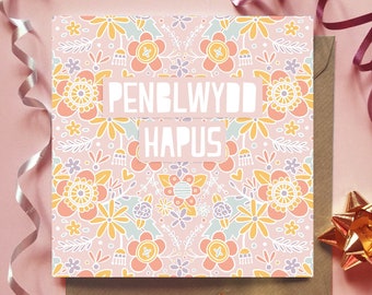 Carden Penblwydd Hapus - Blodeuog Pinc Golau // 'Happy Birthday' Card - Light Pink Floral Pattern -- Welsh, Cymraeg.