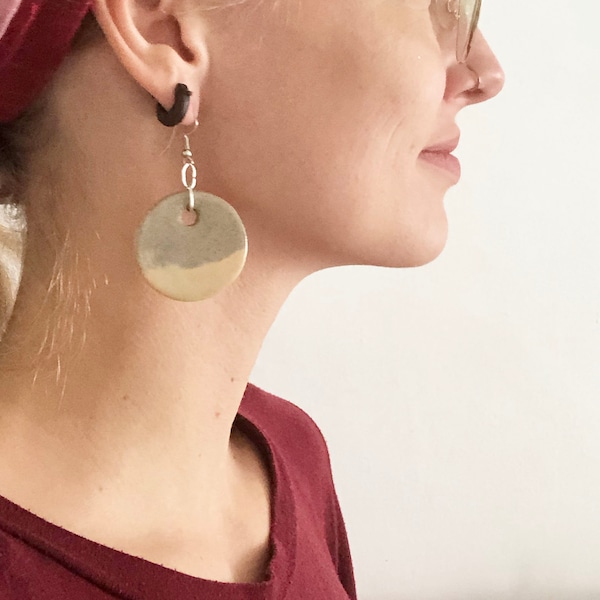 Large round marble circle statement earring, Unique handmade disc ceramic stone earpiece, clay oversize dangle earring Beige - Grey - White