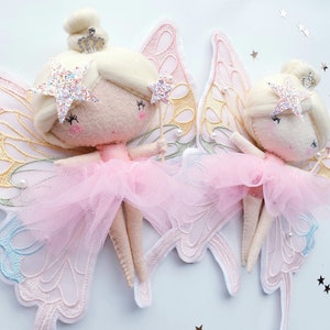 Poupée fée en feutre : ailes brodées, jupe en tulle - Déco pour chambre de bébé