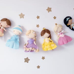 Guirnalda de princesas - Guardería de princesas - Elsa - Ariel - Jazmín - Rapunzel - Mulán - Cenicienta - Bella - Ana - Pocahontas - Moana - Mérida - Tiana - Blancanieves