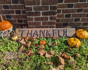 A sign "Thankful" made from recycled bicycle chain