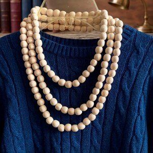 Ketting met houten kralen: boho gelaagde statement-sieraden