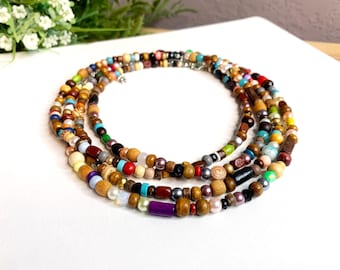 Kleine Holzperlen Halskette, Mehrfarbige Holzperlenkette, Hippie Holzperlenkette, Boho Sommerkette, Minimalistische Perlenkette