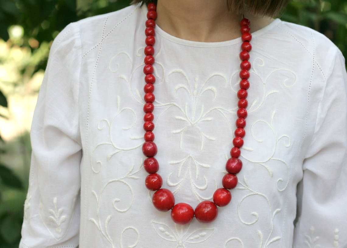 Rote Holzkette für Frauen chunky lange Perlenkette - Etsy.de