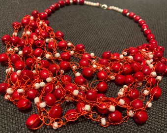 Collar de cuentas de madera roja para mujer, joyería de inspiración popular ucraniana hecha a mano, collar de babero multicapa natural con cuentas de madera