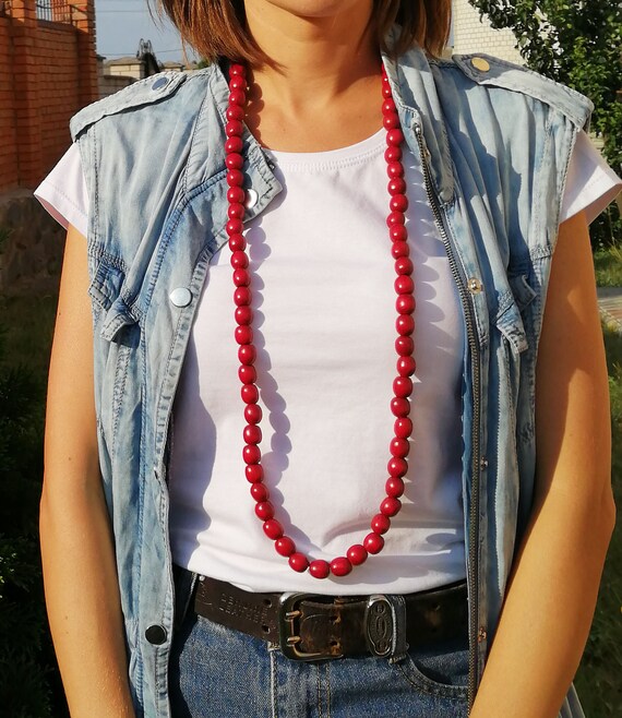 Bright red beads, can be worn as belt or as a long necklace. Amazon.com: GEM-Inside Red Coral Chips Dyed Fashion Bohemia  main image 4