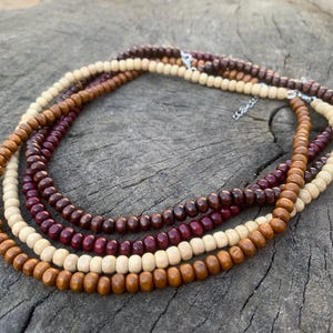 Kleine houten kralenketting voor dames of heren, kleine natuurlijke chokerketting onder de 10 jaar, bohohouten gelaagde ketting met karabijnsluiting