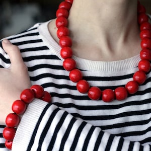 Red wooden bead necklace for women, ukrainian chunky rockabilly beaded jewelry set, handmade ethnic wood necklace and earrings set