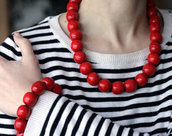 Red wooden bead necklace for women, ukrainian chunky rockabilly beaded jewelry set, handmade ethnic wood necklace and earrings set