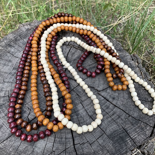 Collier de perles en bois long fait à la main - Accessoire hippie ethnique Boho pour hommes et femmes en ivoire, marron et bordeaux