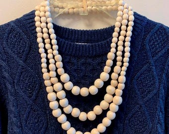 Naturalny kremowy naszyjnik z koralików drewnianych, 3-warstwowy, wyrazisty śliniaczek, neutralna, warstwowa, drewniana, ekologiczna, minimalistyczna biżuteria
