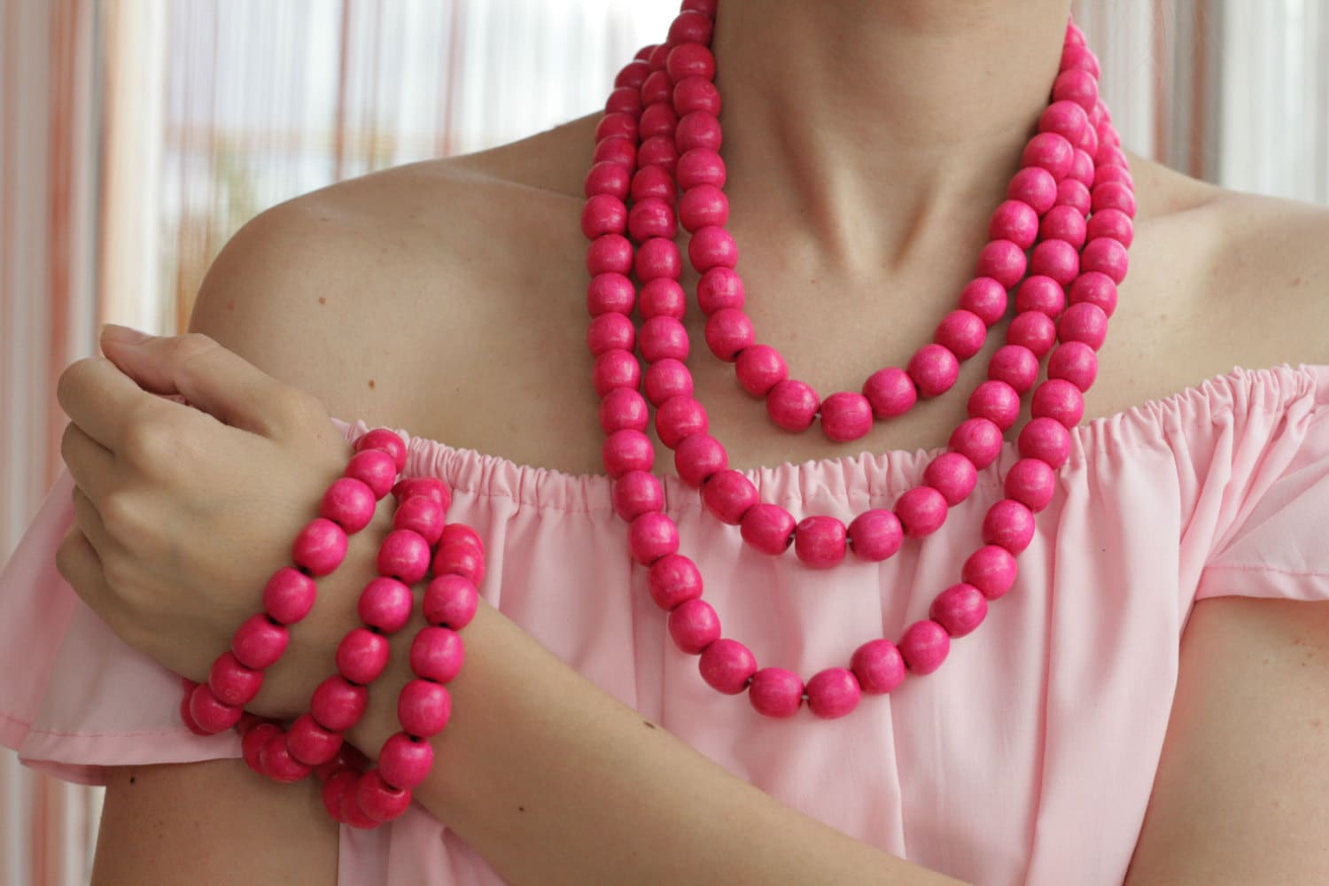 Collana di perline di legno rosa shocking: collana a strati spessa - Italia