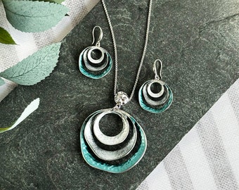 Zestaw biżuterii Boho Triple Circle • Niestandardowy naszyjnik z 3 pierścionkami i kolczyki • Srebrna biżuteria dla kobiet • Elegancki zestaw prezentowy naszyjnika i kolczyków dla niej