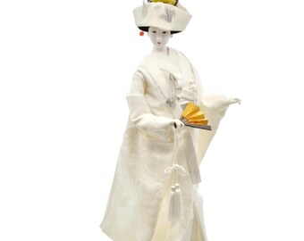 Japansk traditionell kimono, bruddocka, bröllopsgeisha, 40 cm hög träbas