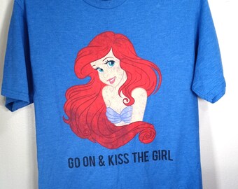 Vintage Disney Little Mermaid T-Shirt Size Medium Blue Ariel Kiss The Girl Movie