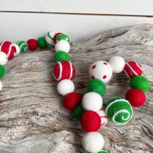 Brite Christmas Multi Size 3cm and 2cm 34ct Felt Ball Garland - Pom Pom  | Bunting | Christmas Bunting  | Holiday Decor