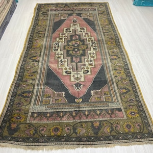 Vintage Turkish Rug, Handmade Anatolian Oushak Style Rug, Pink Green Medallion Rug, Distressed Boho Area Rug, 9x5 ft Wool Carpet