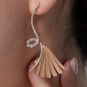 14k gold modern earrings. Gold Fan Earrings. Solid gold Dangle Earrings for women. 14k gold Statement Earrings. Unique gold earrings.