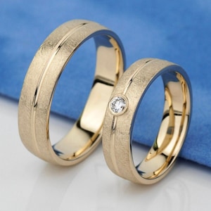 ゴールドの結婚指輪セット。カップルの結婚指輪。ユニークな結婚指輪。彼と彼女の結婚指輪。カップル向けのお揃いの指輪。純金の指輪