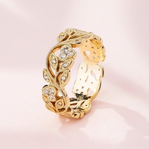 Art Deco Women&#39;s wedding band with floral pattern. Leaf and vine wedding ring. Floral wedding ring. Gold ring with flowers. Womens gold ring
