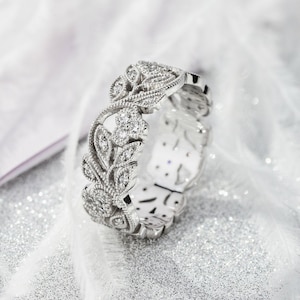 Unique women&#39;s wedding band with flowers. Gold vine ring. Milgrain wedding band.  Floral gold band. Leaf and vine wedding ring