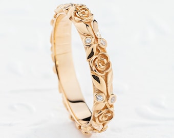 Floral diamond ring made of solid 14k gold. Nature wedding ring. Unique gold wedding band. Gold ring with roses. Flowers gold band