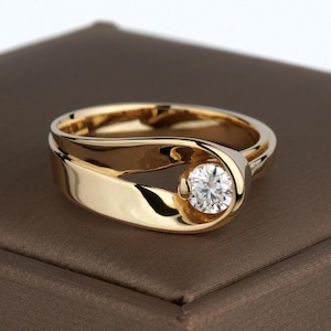 Anel Bypass Loop em Ouro 14k. Anel marcante em ouro maciço. Anel feminino exclusivo. Anel entrelaçado. Anel escultural em ouro para ela.