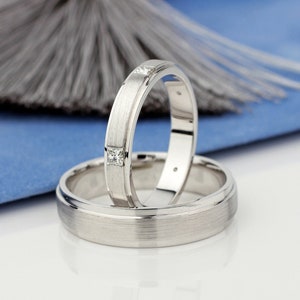 Couple wedding bands set with diamonds. Gold wedding rings. His and hers wedding rings set. Diamond wedding bands. Mens womens wedding rings
