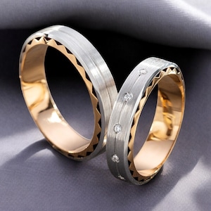 ユニークなゴールドの結婚指輪セット。彼と彼女の結婚指輪。お揃いの結婚指輪。カップル用バンド。純金の結婚指輪セット。