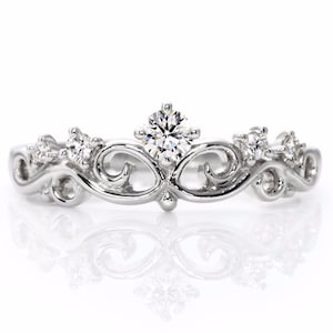 14k Gold Crown Ring. Queen ring.Princess ring. Gold Crown Ring. Tiara ring. Crown ring. Quinceanera gift. Ring for her. Quinceanera jewelry